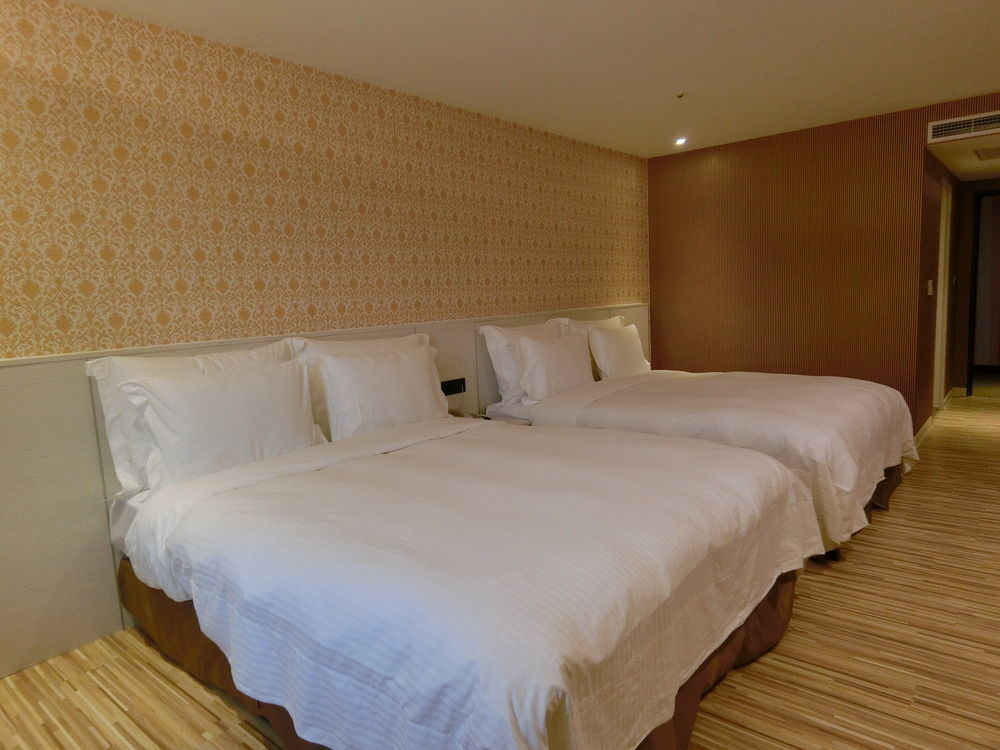 Wemeet Hotel Pingtung Экстерьер фото