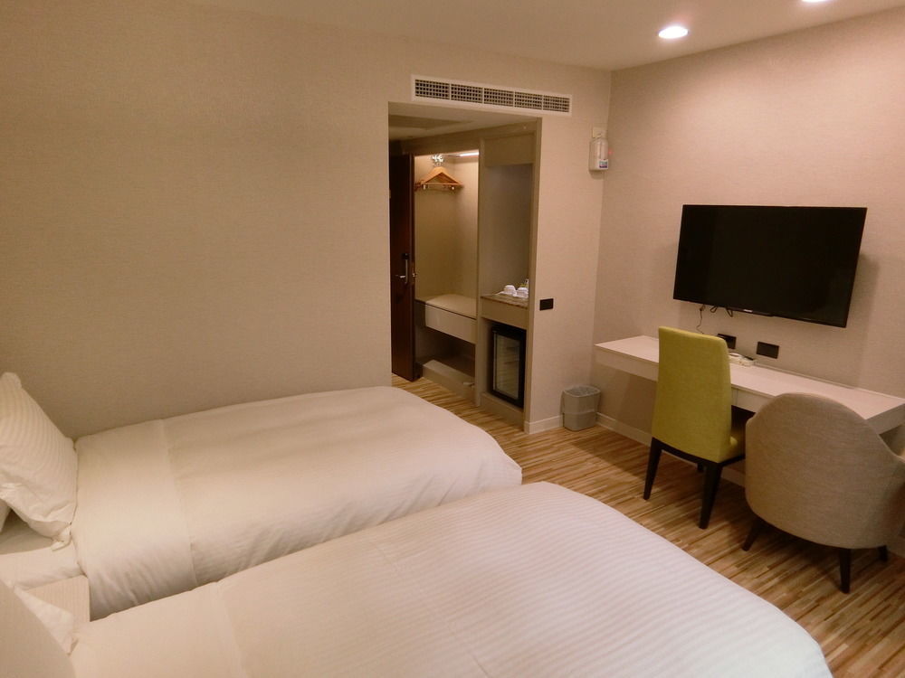 Wemeet Hotel Pingtung Экстерьер фото