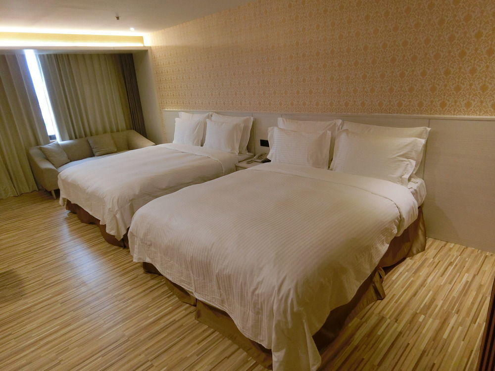 Wemeet Hotel Pingtung Экстерьер фото