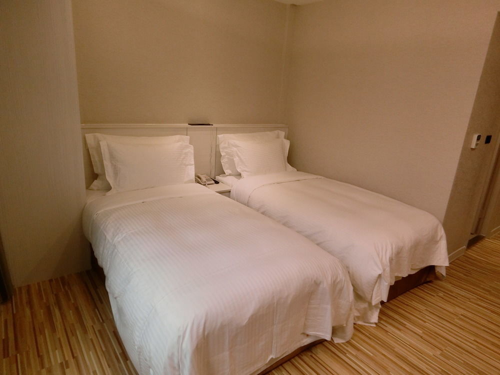 Wemeet Hotel Pingtung Экстерьер фото