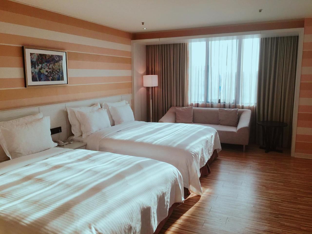 Wemeet Hotel Pingtung Экстерьер фото
