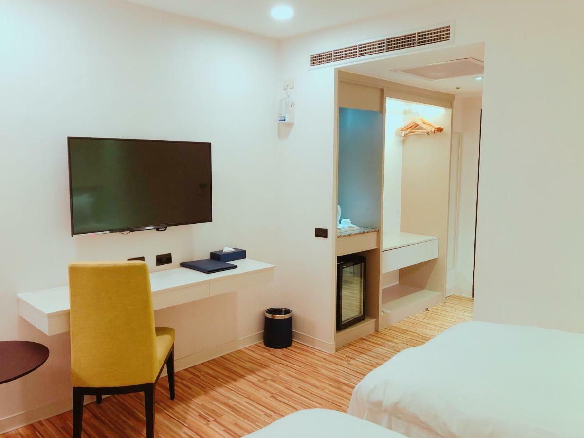 Wemeet Hotel Pingtung Экстерьер фото